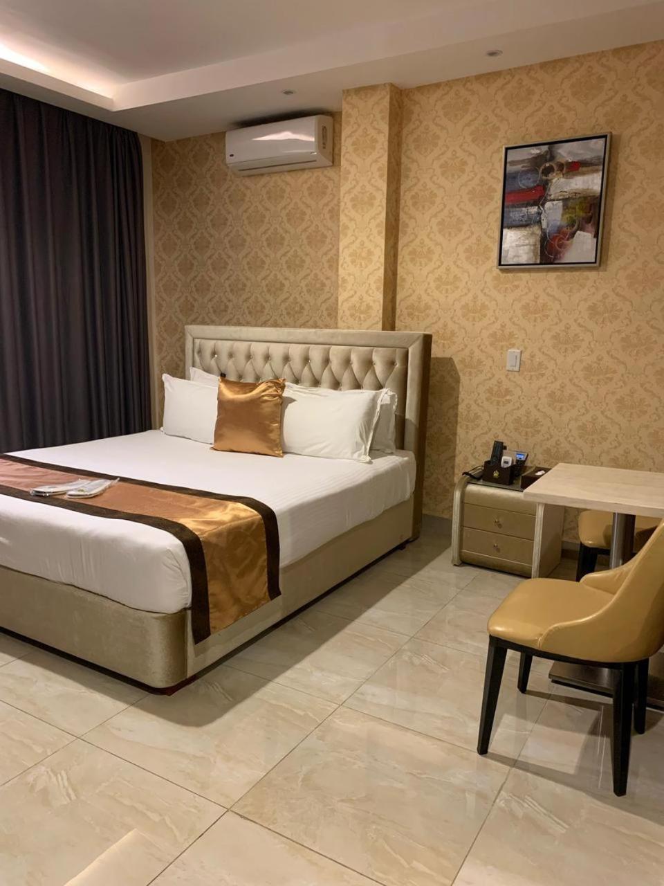 Hotel Crowner David Kültér fotó